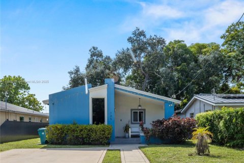 Casa en venta en Dania Beach, Florida, 3 dormitorios, 114.46 m2 № 1896825 - foto 1
