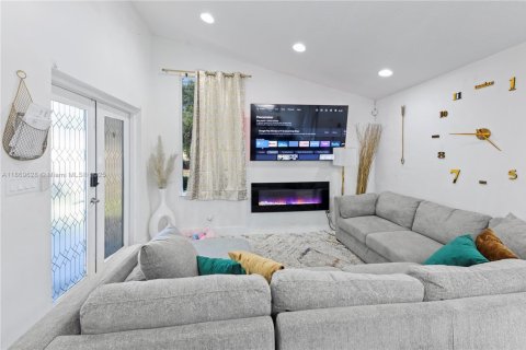 Casa en venta en Dania Beach, Florida, 3 dormitorios, 114.46 m2 № 1896825 - foto 2
