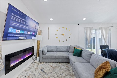 Casa en venta en Dania Beach, Florida, 3 dormitorios, 114.46 m2 № 1896825 - foto 3