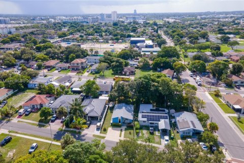 Casa en venta en Dania Beach, Florida, 3 dormitorios, 114.46 m2 № 1896825 - foto 23
