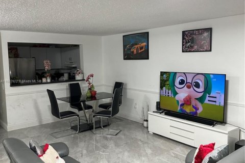 Condo in Miami, Florida, 3 bedrooms  № 1417078 - photo 5