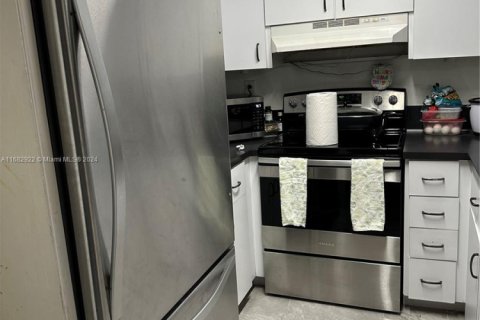 Condo in Miami, Florida, 3 bedrooms  № 1417078 - photo 14