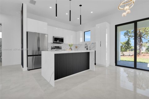 Villa ou maison à vendre à Lehigh Acres, Floride: 3 chambres, 122.17 m2 № 2071052 - photo 14