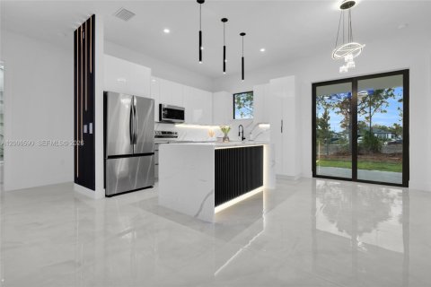 Villa ou maison à vendre à Lehigh Acres, Floride: 3 chambres, 122.17 m2 № 2071052 - photo 15