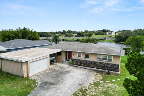 Casa en venta en Winter Haven, Florida, 3 dormitorios, 155.61 m2 № 2280029 - foto 2