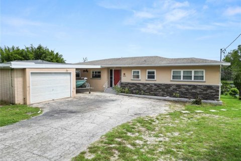 House in Winter Haven, Florida 3 bedrooms, 155.61 sq.m. № 2280029