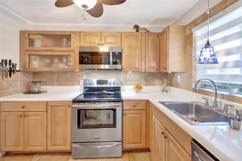 Condo in Sunrise, Florida, 1 bedroom  № 2021098 - photo 20