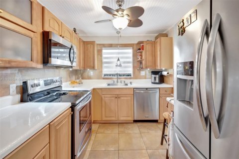 Condo in Sunrise, Florida, 1 bedroom  № 2021098 - photo 19