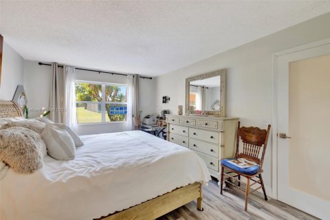 Condo in Sunrise, Florida, 1 bedroom  № 2021098 - photo 27