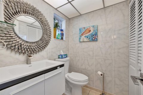 Condo in Sunrise, Florida, 1 bedroom  № 2021098 - photo 23