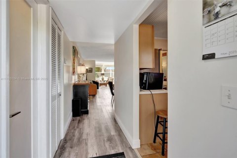 Condo in Sunrise, Florida, 1 bedroom  № 2021098 - photo 6