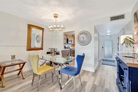 Condo in Sunrise, Florida, 1 bedroom  № 2021098 - photo 18