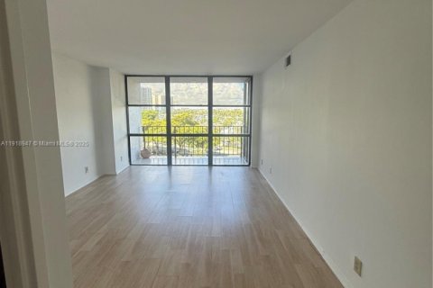 Condo in Hallandale Beach, Florida, 1 bedroom  № 1974096 - photo 5