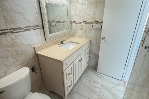 Condo in Hallandale Beach, Florida, 1 bedroom  № 1974096 - photo 8