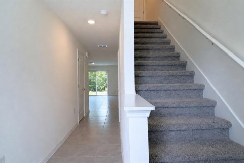 Townhouse in Ocala, Florida 3 bedrooms, 139.82 sq.m. № 2394073 - photo 2