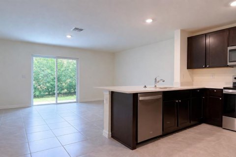 Townhouse in Ocala, Florida 3 bedrooms, 139.82 sq.m. № 2394073 - photo 4