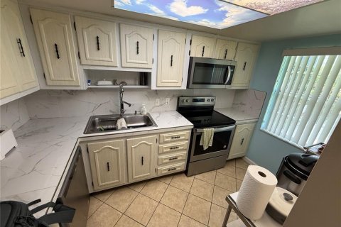 Condo in Winter Haven, Florida, 2 bedrooms  № 1681233 - photo 9