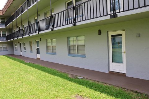 Condo in Winter Haven, Florida, 2 bedrooms  № 1681233 - photo 3
