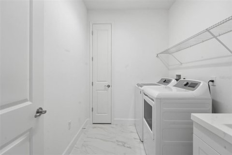 House in DeLand, Florida 3 bedrooms, 218.88 sq.m. № 2208220 - photo 30