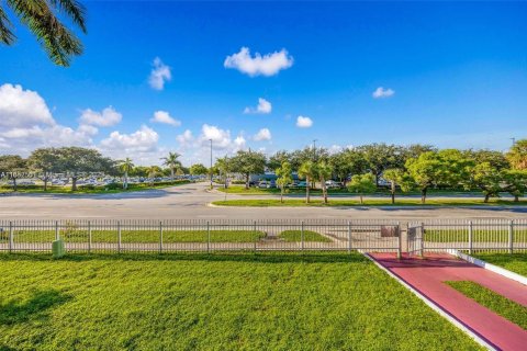 Condo in Miami Gardens, Florida, 1 bedroom  № 1859153 - photo 9