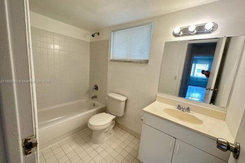 Condo in Miami Gardens, Florida, 1 bedroom  № 1859153 - photo 4