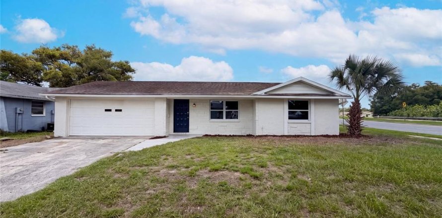 Casa en New Port Richey, Florida 2 dormitorios, 78.04 m2 № 2267327