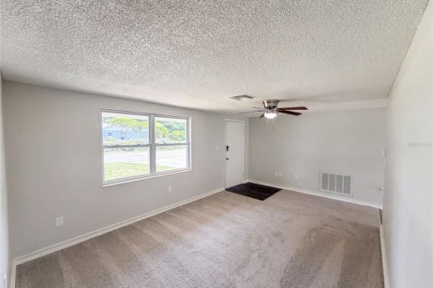 Casa en venta en New Port Richey, Florida, 2 dormitorios, 78.04 m2 № 2267327 - foto 3