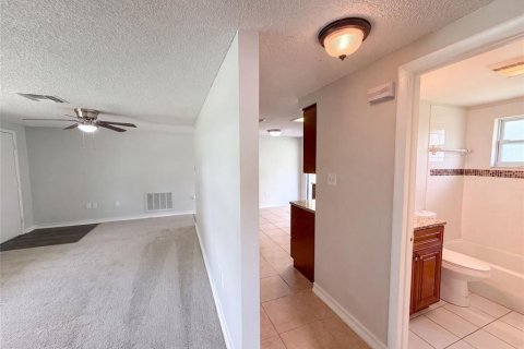 Casa en venta en New Port Richey, Florida, 2 dormitorios, 78.04 m2 № 2267327 - foto 13