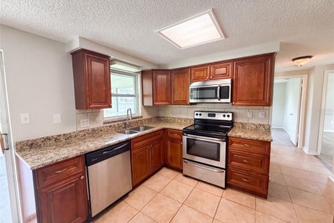Casa en venta en New Port Richey, Florida, 2 dormitorios, 78.04 m2 № 2267327 - foto 2