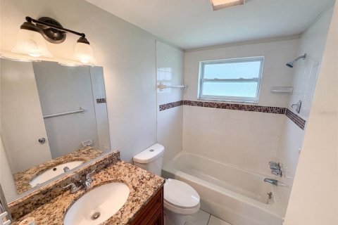 Casa en venta en New Port Richey, Florida, 2 dormitorios, 78.04 m2 № 2267327 - foto 12