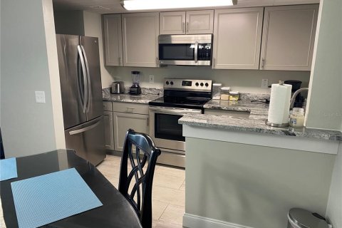 Condo in Daytona Beach, Florida, 2 bedrooms  № 1334321 - photo 9