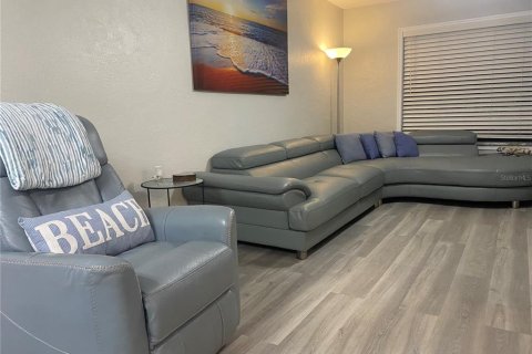 Condo in Daytona Beach, Florida, 2 bedrooms  № 1334321 - photo 11