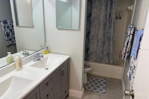 Condo in Daytona Beach, Florida, 2 bedrooms  № 1334321 - photo 8