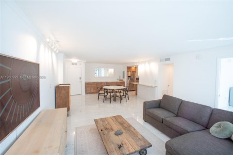 Снять в аренду кондоминиум в Майами-Бич, Флорида 2 спальни, 123м2, № 2021824 - фото 3