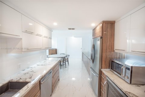 Снять в аренду кондоминиум в Майами-Бич, Флорида 2 спальни, 123м2, № 2021824 - фото 5