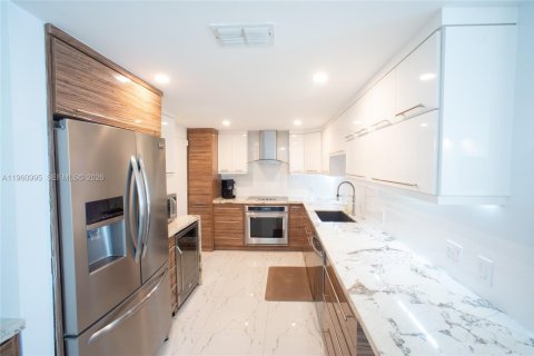 Снять в аренду кондоминиум в Майами-Бич, Флорида 2 спальни, 123м2, № 2021824 - фото 4