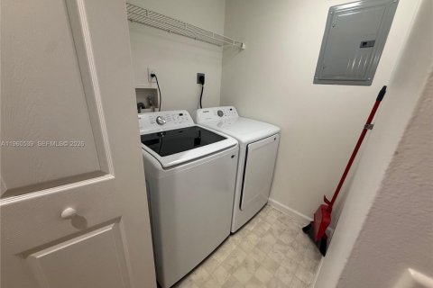 Copropriété à louer à Sunny Isles Beach, Floride: 2 chambres, 103.68 m2 № 2023240 - photo 14