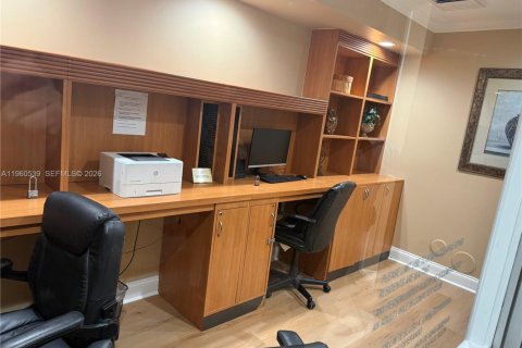 Copropriété à louer à Sunny Isles Beach, Floride: 2 chambres, 103.68 m2 № 2023240 - photo 23