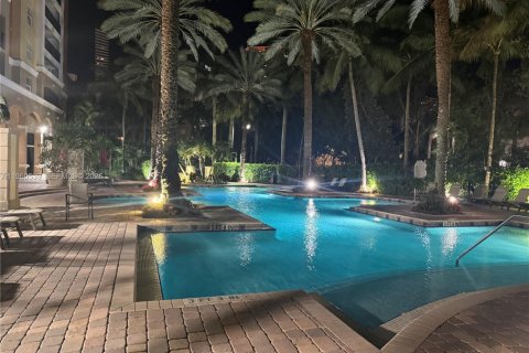 Copropriété à louer à Sunny Isles Beach, Floride: 2 chambres, 103.68 m2 № 2023240 - photo 17