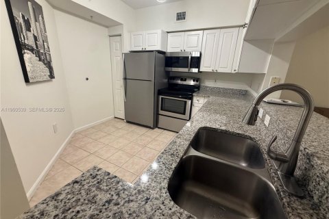 Copropriété à louer à Sunny Isles Beach, Floride: 2 chambres, 103.68 m2 № 2023240 - photo 3