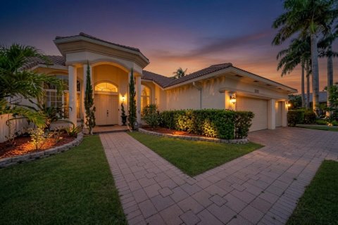House in Coral Springs, Florida 5 bedrooms, 256.22 sq.m. № 2190897