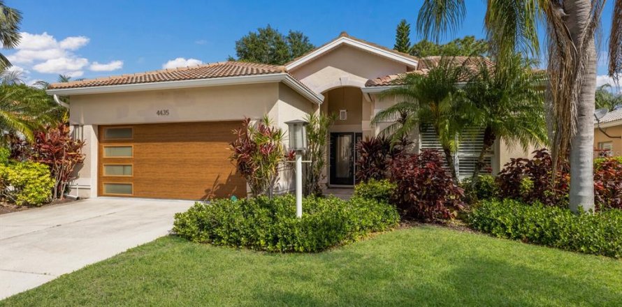 House in Sarasota, Florida 3 bedrooms, 168.06 sq.m. № 1670062