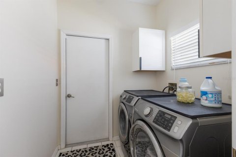 House in Sarasota, Florida 3 bedrooms, 168.06 sq.m. № 1670062 - photo 26