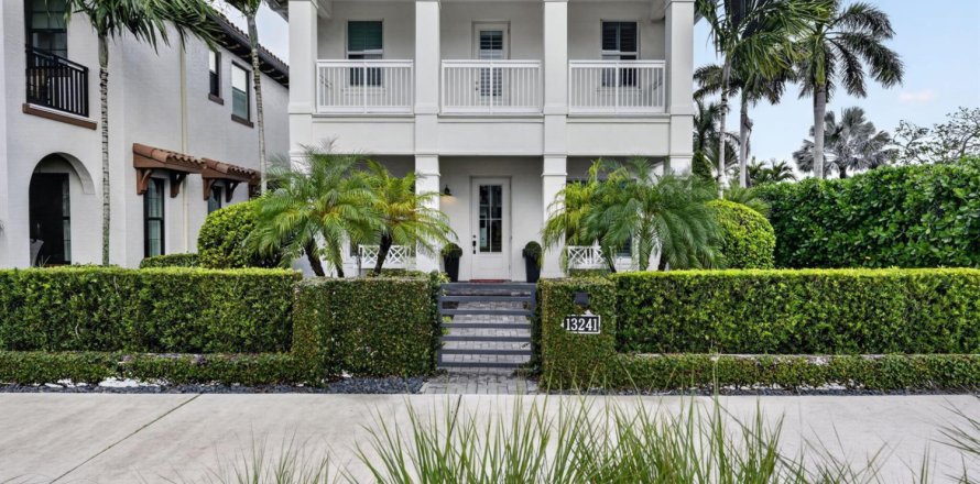 Casa en Palm Beach Gardens, Florida 4 dormitorios, 354.52 m2 № 2427764