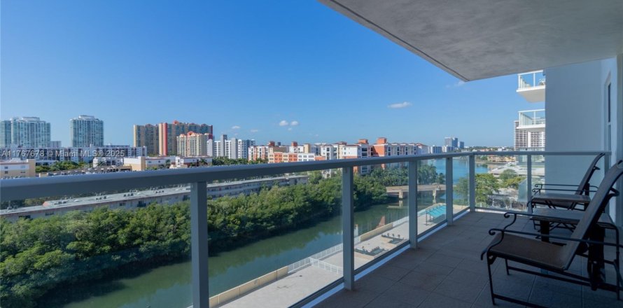 Condo in Sunny Isles Beach, Florida, 2 bedrooms  № 2079454