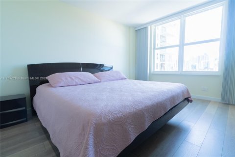 Condo in Sunny Isles Beach, Florida, 2 bedrooms  № 2079454 - photo 27