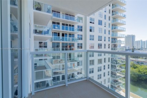 Condo in Sunny Isles Beach, Florida, 2 bedrooms  № 2079454 - photo 2