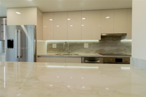 Condo in Sunny Isles Beach, Florida, 2 bedrooms  № 2079454 - photo 18
