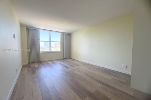 Condo in Sunny Isles Beach, Florida, 2 bedrooms  № 2079454 - photo 13