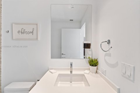 Condo in Miami, Florida, 2 bedrooms  № 1997084 - photo 18